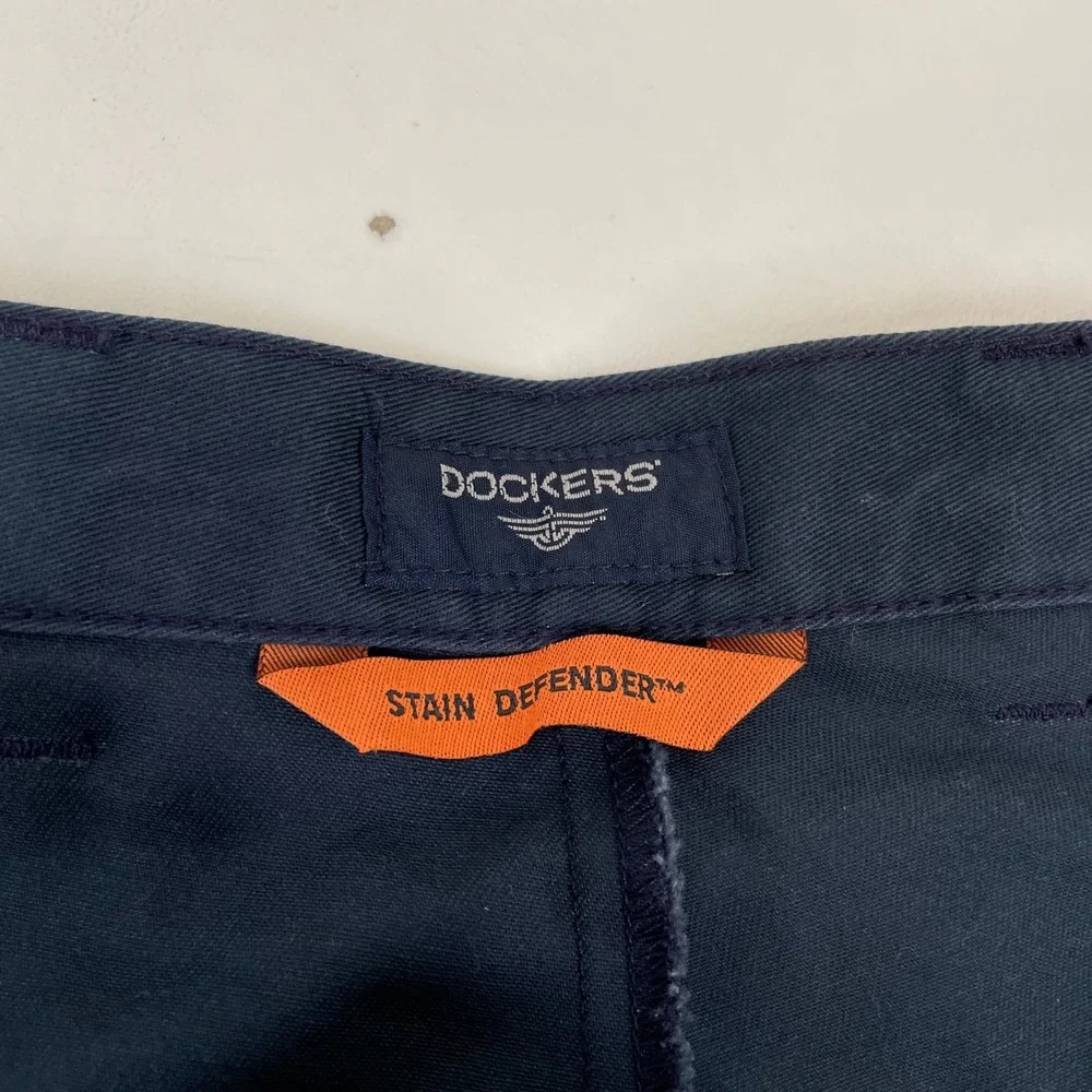 Dockers Mens Go Khaki Pleated Shorts Navy Blue Stain Defender Cotton Size 38 NWT